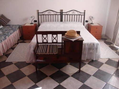 Bed & Breakfast Casa Pisanu Narbolia Ngoại thất bức ảnh
